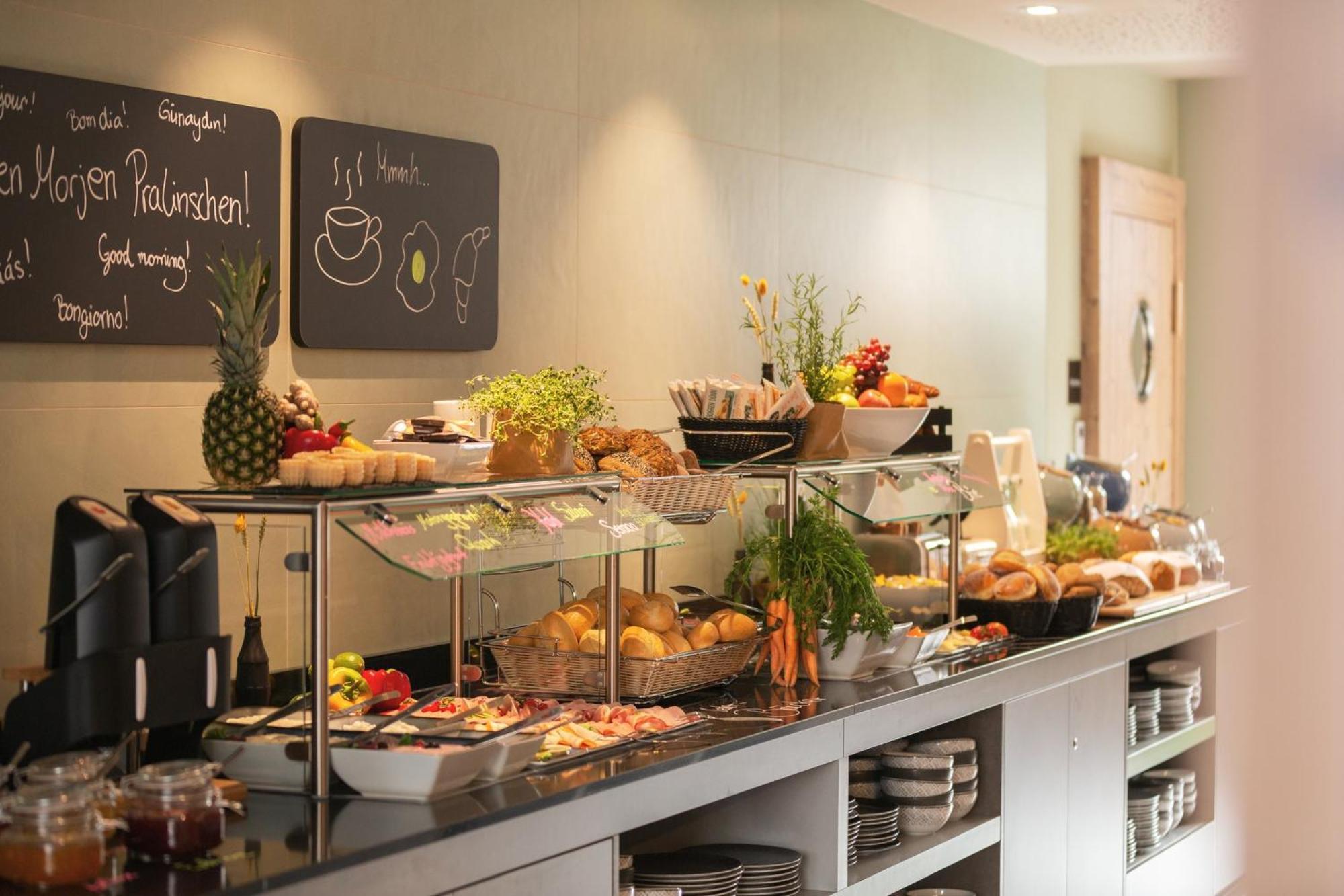 Holiday Inn - The Niu, Mill Cologne Muelheim, An Ihg Hotel Ngoại thất bức ảnh